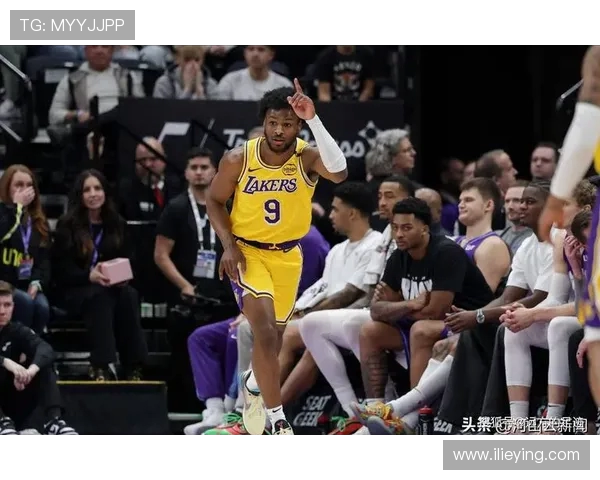 布鲁克洛佩斯:从NBA巨星到篮球战术革新者的传奇之路 布鲁克洛佩斯:从NBA巨星到篮球战术革新者的传奇之路