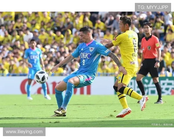 琉球足球俱乐部迎战横滨FC展现激情对决的精彩瞬间