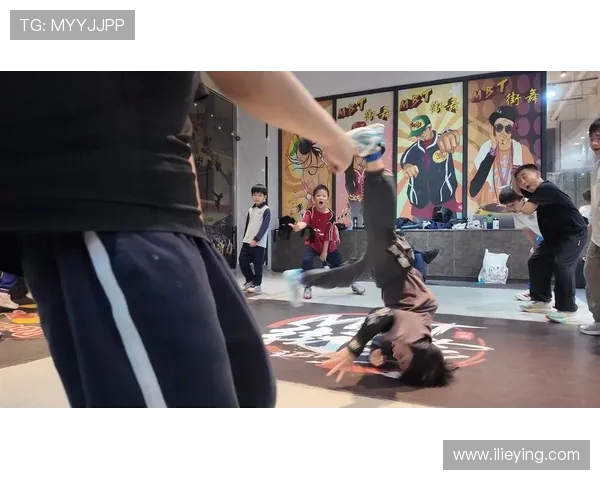 重庆街舞队与上海街舞队耐力较量赛后分析与精彩瞬间回顾