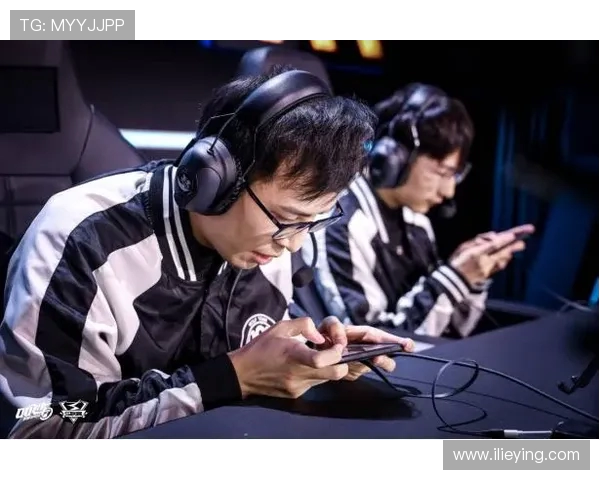 RNG在青年赛中的团队协作表现分析与点评探讨